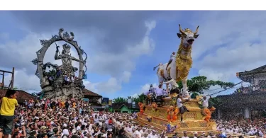 upacara adat indonesia
